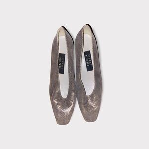 Stuart Weitzman Gold & Black Shoes Size 7.5 B
